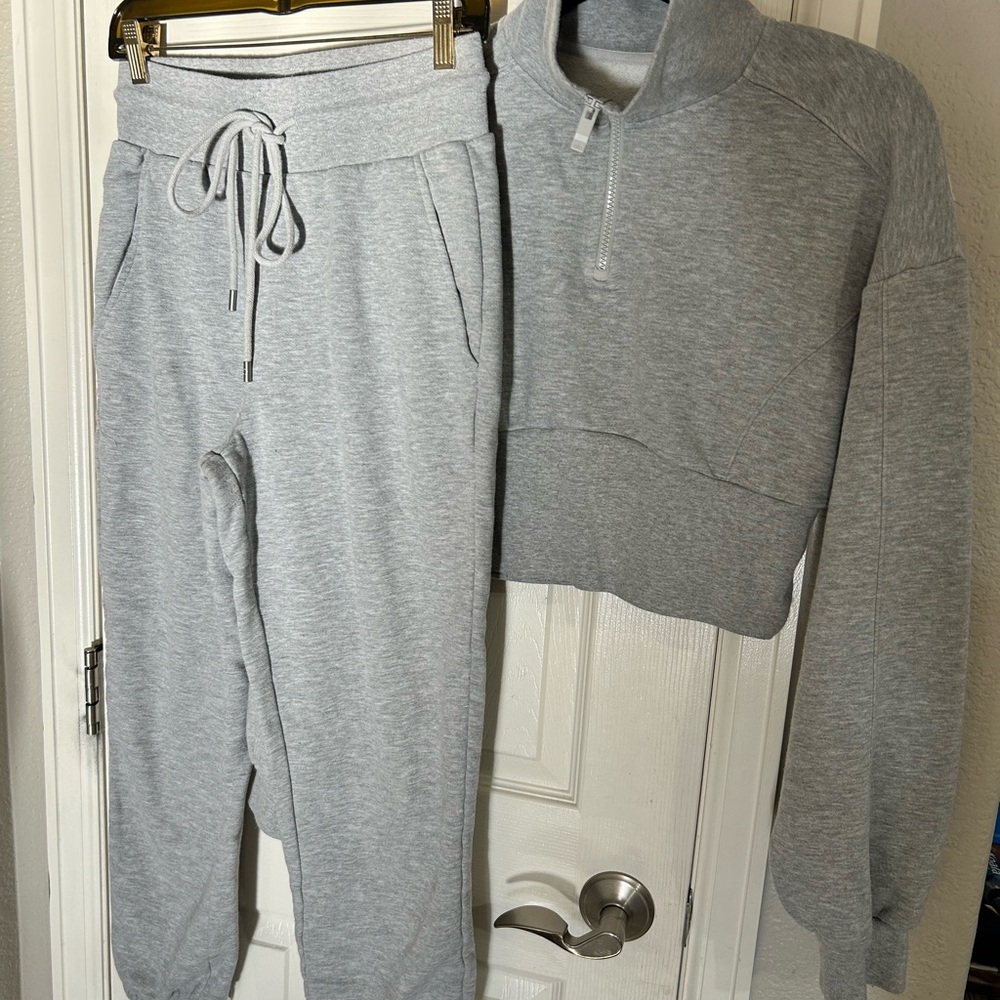 Alo Yoga Gray Zip-Up Sweatshirt and Joggers Set